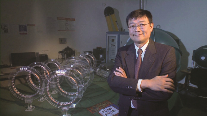 Professor Ron Hui and his Wireless Domino Power Transfer Systems
